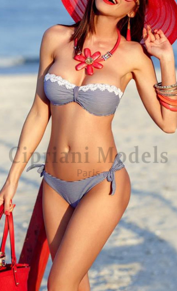 Paris VIP escorts model Estelle, high-class French escort companion in Paris